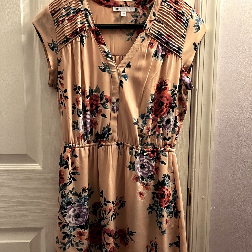 Pink flowered dress with pockets